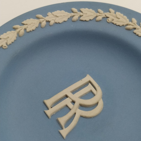 Lotto di 2 piattini Rolls Royce Wedgwood celesti, diam. 11 cm. Ottimo