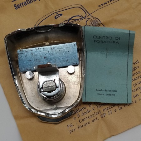 Serratura cofano anteriore Fiat N 600 con chiavi e istruzioni. Mai usata
