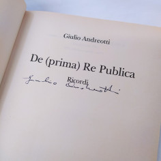 Libro De (prima) Re Publica, autografo Giulio Andreotti, Rizzoli. Ingiallimenti 2