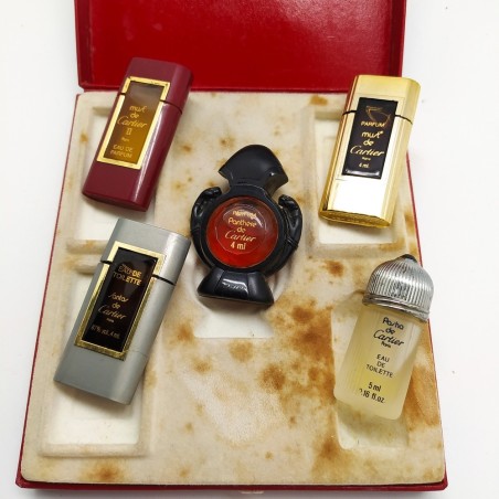 5 mini profumi Cartier in cofanetto 14x16x3 cm. Macchie diffuse internamente