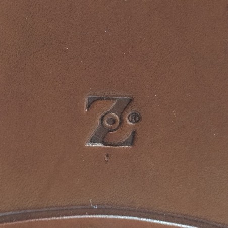 Portasigari in cuoio marrone Z, dimensioni 10,5x8,5 cm. Graffi lievi, inusato