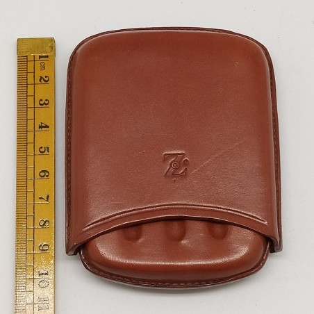 Portasigari in cuoio marrone Z, dimensioni 10,5x8,5 cm. Graffi lievi, inusato