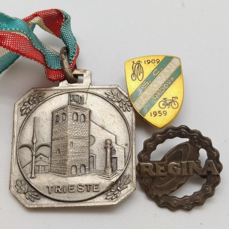 Lotto di 6 tra medaglie, spille, portachiavi tema ciclismo anni '40 '50 e '60