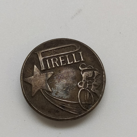 Lotto di 2 pin Pirelli e Oleobliz. Ossidazioni