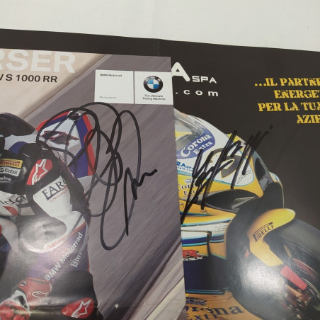 Lotto di 28 manifesti piloti moto con autografi originali formati vari. Buono
