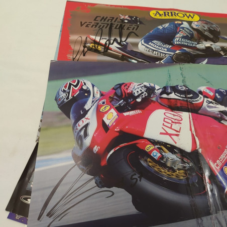 Lotto di 28 manifesti piloti moto con autografi originali formati vari. Buono