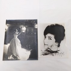Lotto di 2 foto con autografo della soprano Anna Moffo, anni '60 in buono stato