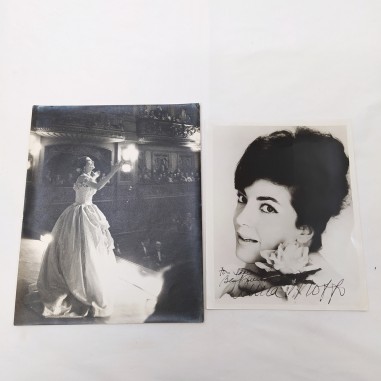 Lotto di 2 foto con autografo della soprano Anna Moffo, anni '60 in buono stato