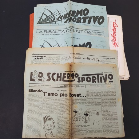 Lotto di 32 riviste e documenti sportivi, ciclismo anni '50, '60, '70, logori.