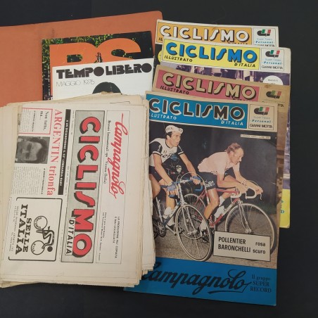 Lotto di 32 riviste e documenti sportivi, ciclismo anni '50, '60, '70, logori.