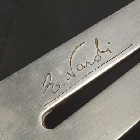 Volante Nardi firmato in legno sagomato verniciato con diametro 36 cm. Buono