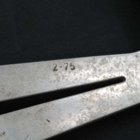 Volante Nardi firmato in legno sagomato verniciato con diametro 36 cm. Buono