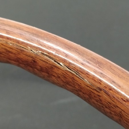 Volante in legno firmato Hellebore con diametro 38 cm. Lunga scheggiatura