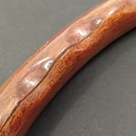 Volante in legno firmato Hellebore con diametro 38 cm. Lunga scheggiatura