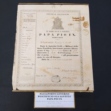 Passaporto Pontificio per Giovanni Roberti datato 1856 con macchie e aloni