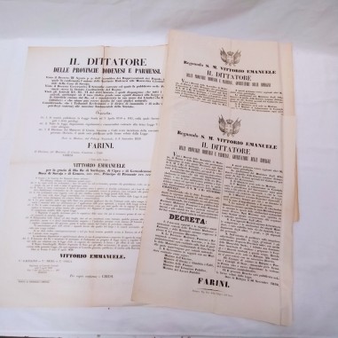 Lotto di 3 decreti di Vittorio Emanuele 1859/50. Pieghe e ingiallimento leggero