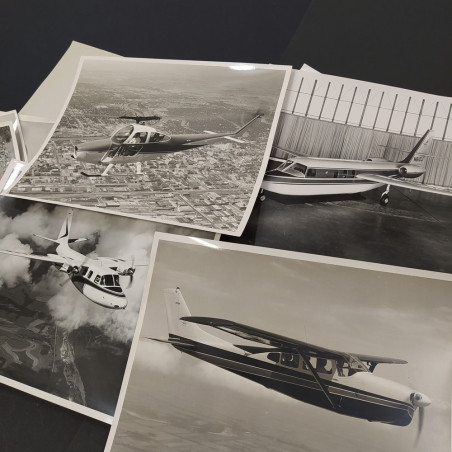 Lotto di 68 foto e cartoline aerei vari anni '60. Buono