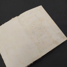 Volume Abecedaire Francais 1885. Ingiallimenti naturali della carta 2