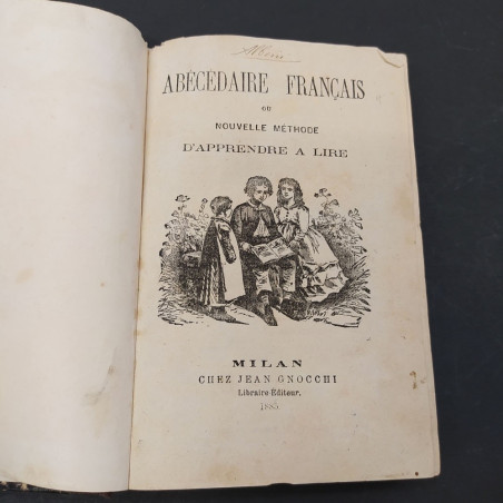 Volume Abecedaire Francais 1885. Ingiallimenti naturali della carta