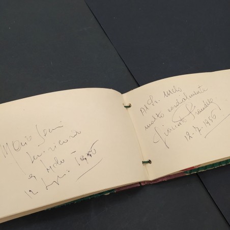 Album con 52 autografi cantanti lirici anni '50/'60. Buono