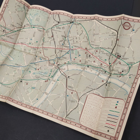 Mappa tascabile dei trasporti Railway e mappa di Londra 1938. Segni del tempo