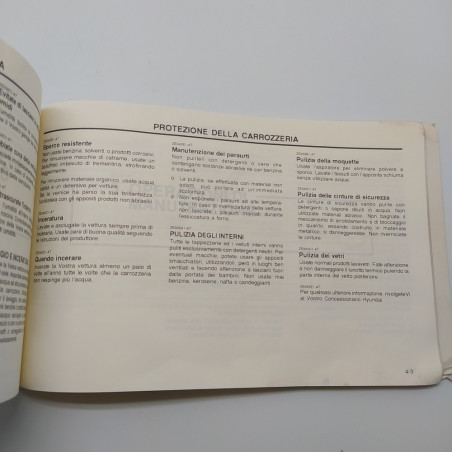 Manuale di istruzioni Hyundai Accent 1995. Macchie diffuse e ingiallimenti.