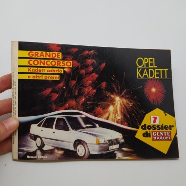 Allegato Dossier di Gente Motori, Rusconi editore su Opel Kadett 1988. Macchie