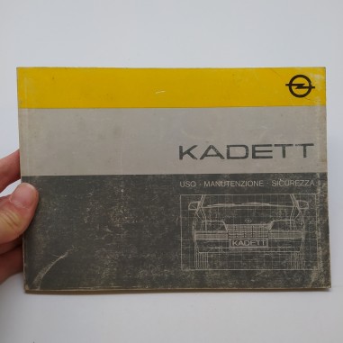 Libretto uso manutenzione Opel Kadett 1984. Copertina segnata