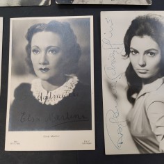 Lotto di 13 cartoline di attrici con autografi anni '30/'50/'80. Macchie 2