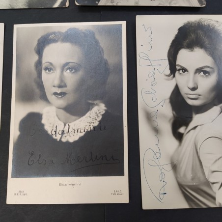 Lotto di 13 cartoline di attrici con autografi anni '30/'50/'80. Macchie