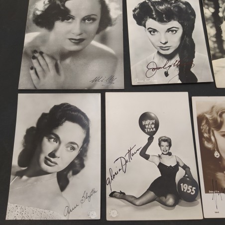 Lotto di 13 cartoline di attrici con autografi anni '30/'50/'80. Macchie