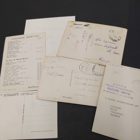 Lotto di 13 cartoline di attrici con autografi anni '30/'50/'80. Macchie