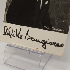 Cartolina con foto autografa di Mike Bongiorno. Buono 2