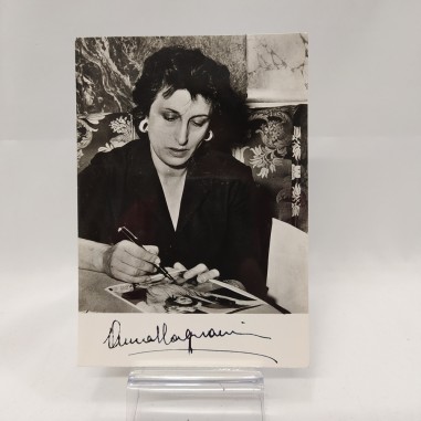 Cartolina per raccolta autografo di Anna Magnani autografata. Buono