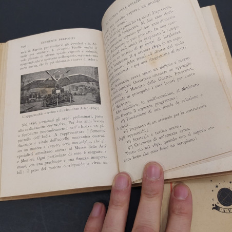 Volumi 1 e 2 La storia dell'aviazione 1931 con libretto Allievo pilota. Aloni
