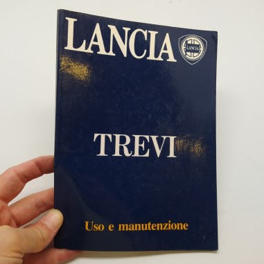 Libretto uso manutenzione Lancia Trevi 1982. Polvere e ingiallimenti