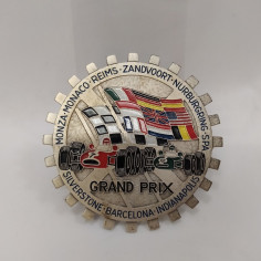 Placca automobilistica dentata Grand Prix F1 smalti policromi d. 9 cm