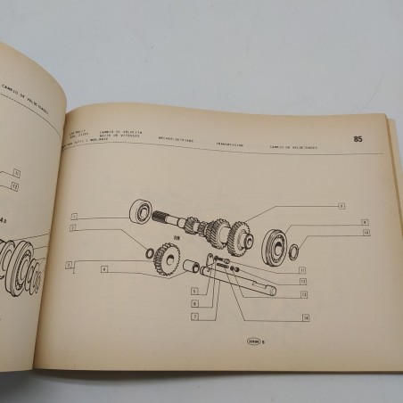 Catalogo parti di ricambio multilingur Fiat 128 Rally, 1° edizione 1975. Macchie