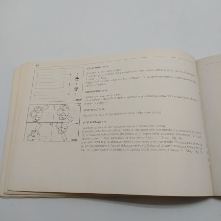 Manuale uso e manutenzione IVECO, 3° ed. 1990. Rilegatura scollata