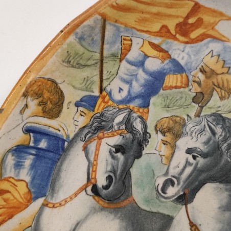Urbino piatto in maiolica istoriato d. 28 cm trionfo di David sugli Assiri