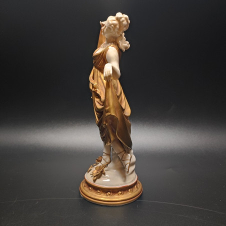 Ceramica Capodimonte su stampo Ginori finitura in oro figura danzante h. 23 cm