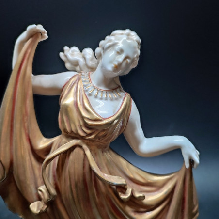 Ceramica Capodimonte su stampo Ginori finitura in oro figura danzante h. 23 cm
