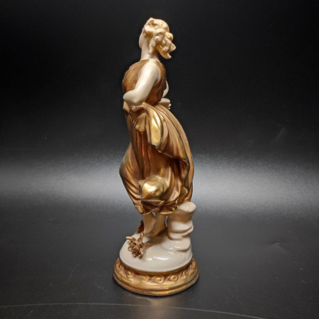 Ceramica Capodimonte su stampo Ginori finitura in oro figura classica h. 19 cm