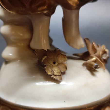Ceramica Capodimonte su stampo Ginori finitura in oro figura classica h. 19 cm