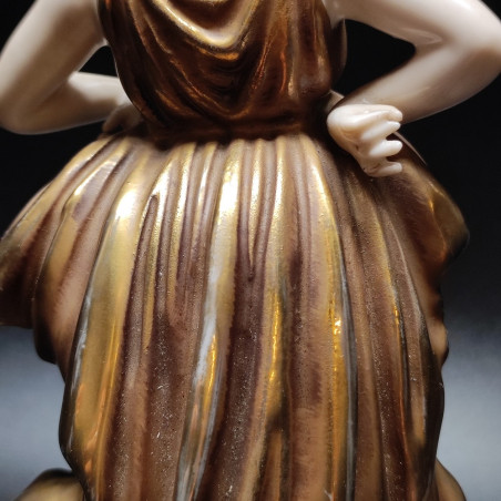 Ceramica Capodimonte su stampo Ginori finitura in oro figura classica h. 19 cm