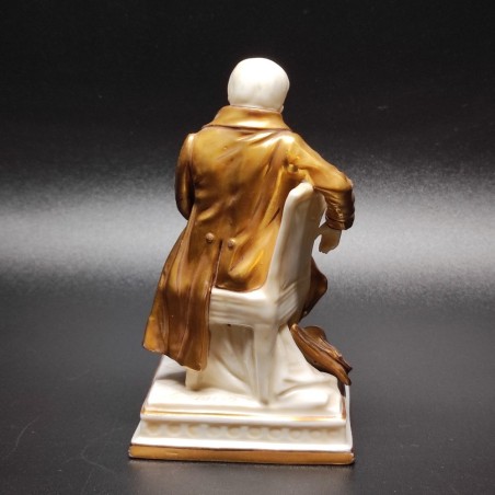 Statuina in ceramica bianca con decoro in oro Napoleone Bonaparte seduto h.12 cm