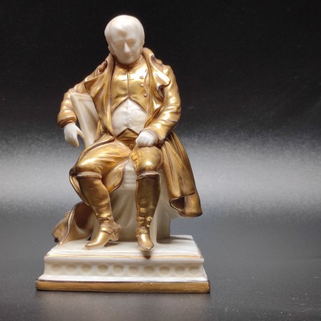 Statuina in ceramica bianca con decoro in oro Napoleone Bonaparte seduto h.12 cm