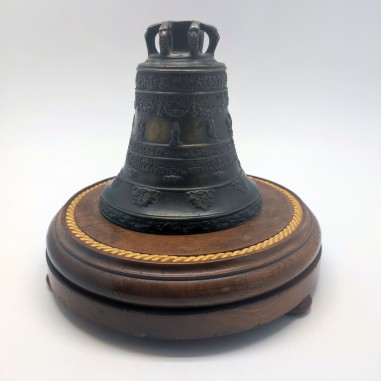 Campana in bronzo decorata e iscritta per San Giusto Trieste anno 1829 h. 13 cm