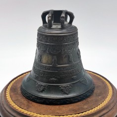 Campana in bronzo decorata e iscritta per San Giusto Trieste anno 1829 h. 13 cm 2
