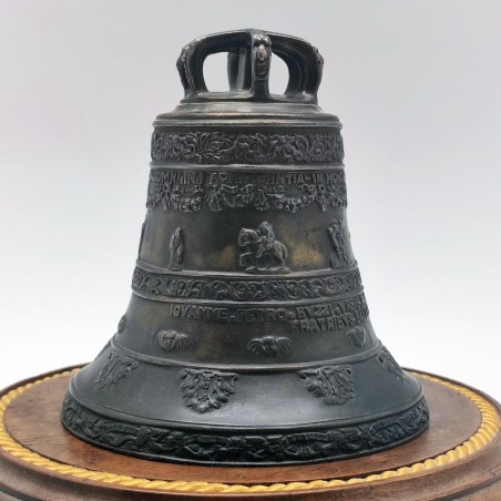 Campana in bronzo decorata e iscritta per San Giusto Trieste anno 1829 h. 13 cm